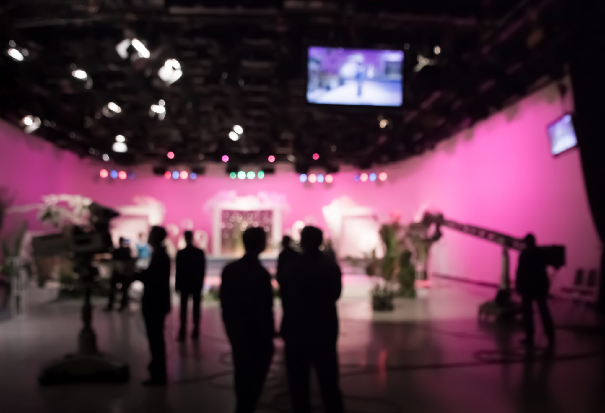 10 Signs That You Work in a TV Station