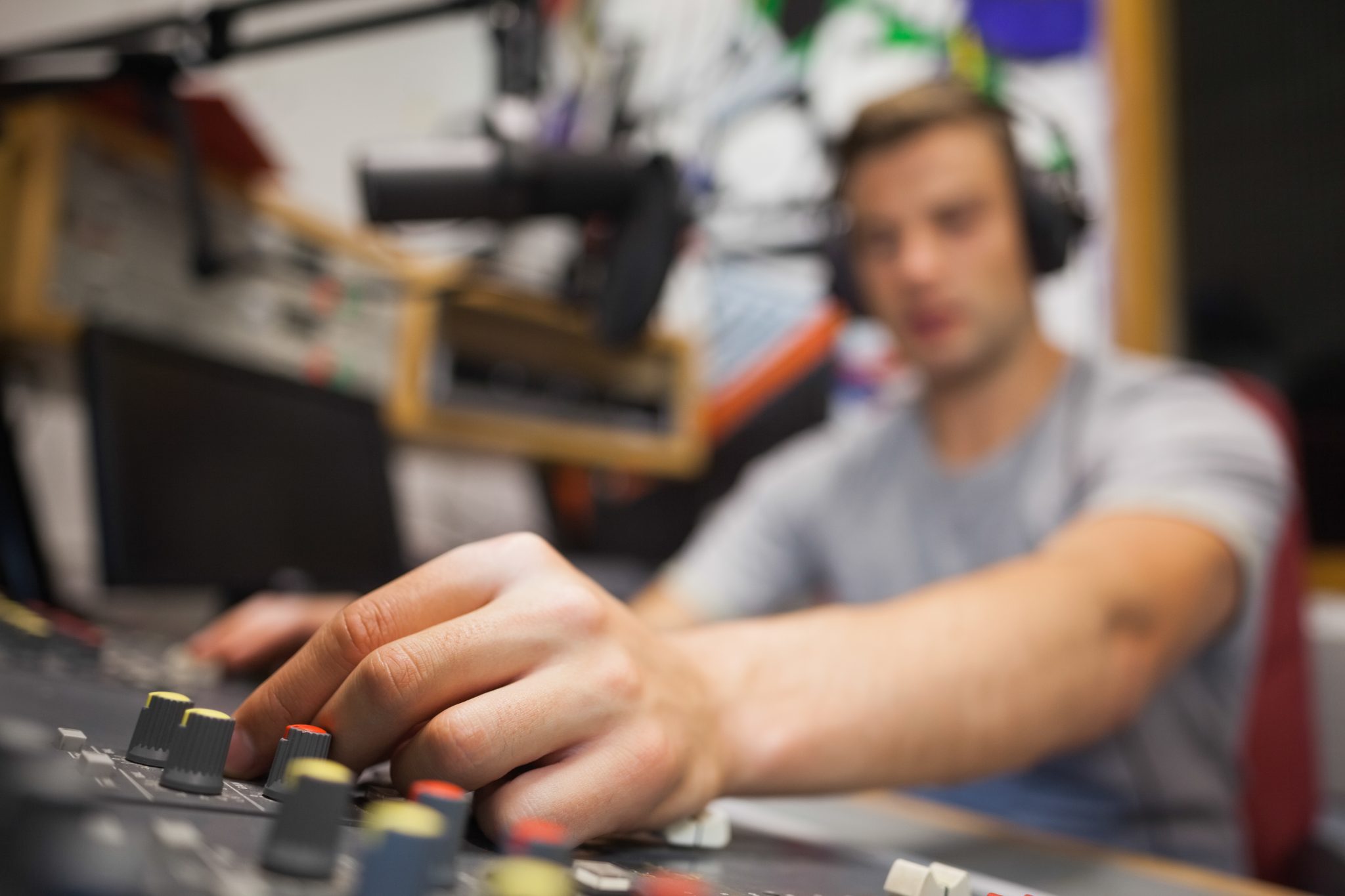 Tips for Breaking into the Radio Broadcasting Industry